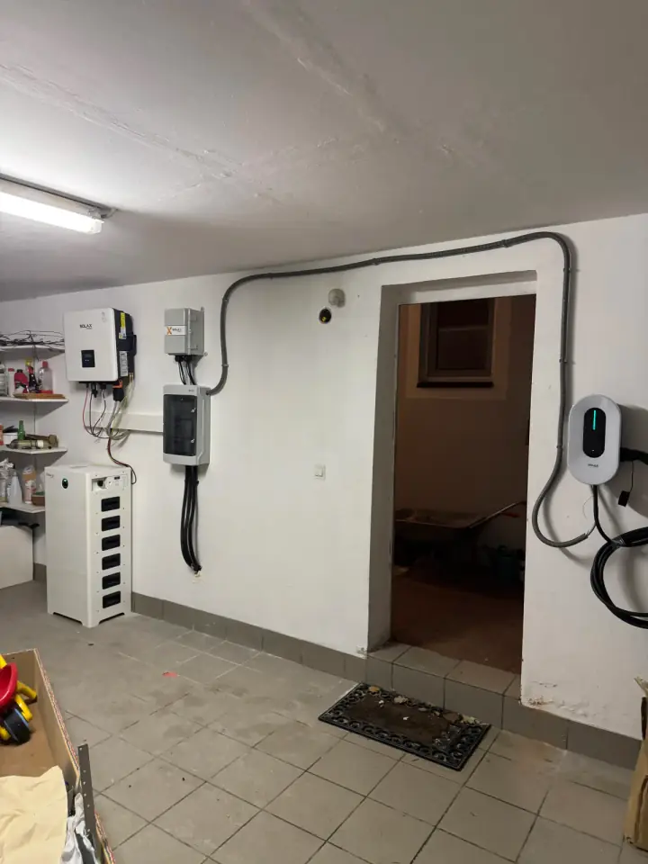 SolaX Photovoltaik-Gesamtlösung mit Speicher und Wallbox in Wien Simmering