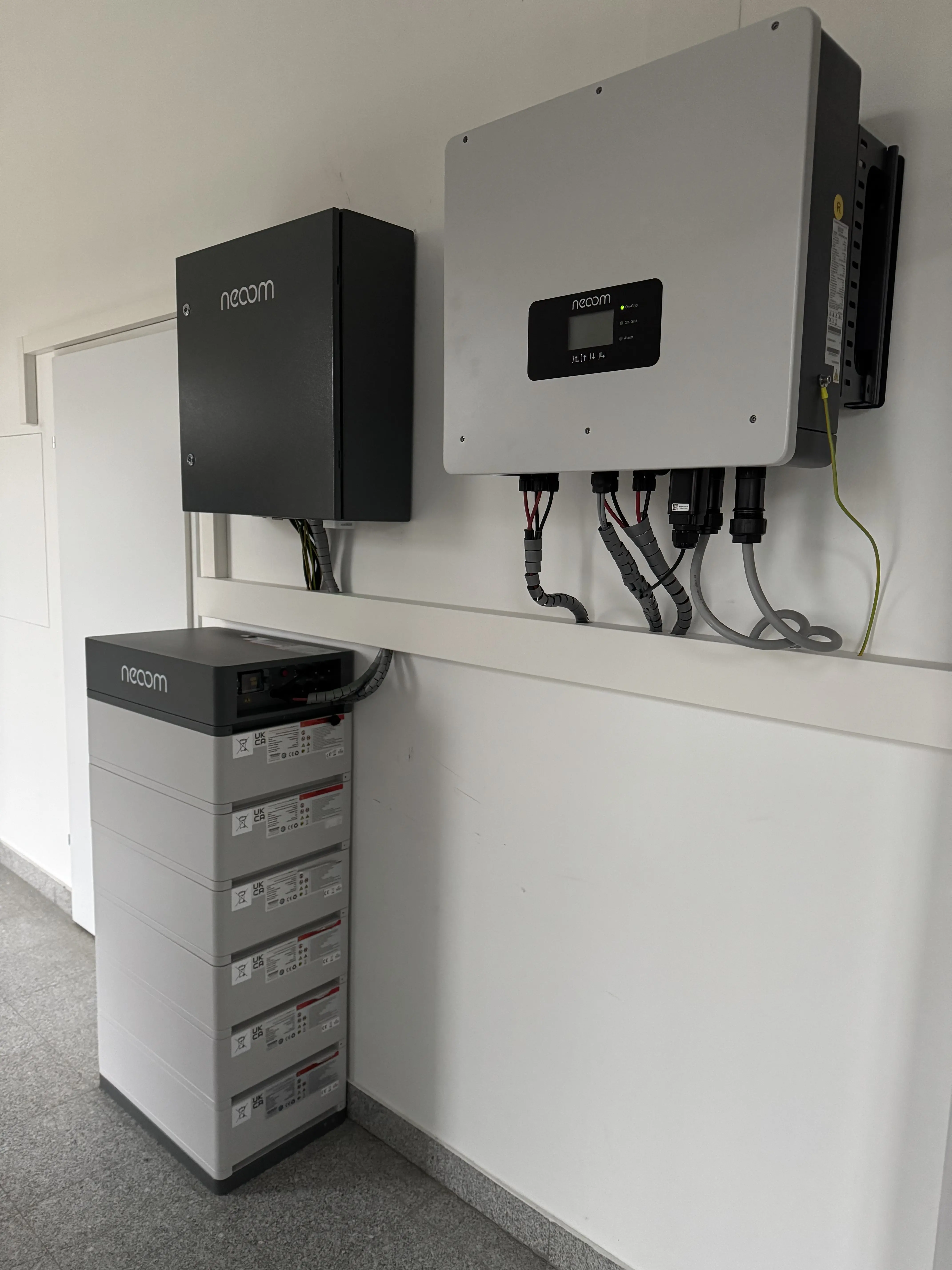 20 kWp neoom Photovoltaik-Gesamtkonzept mit Stromspeicher