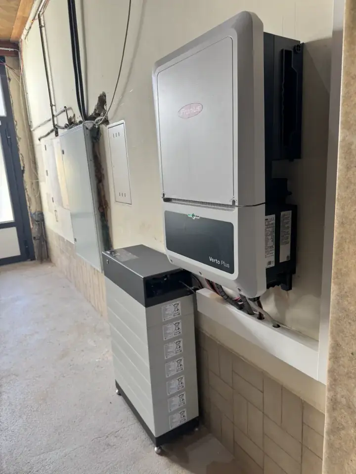 20 kWp Fronius Photovoltaikanlage mit BYD Speicher und Full-Backup in Vösendorf