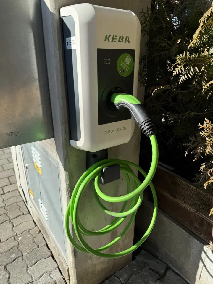 KEBA Wallbox mit vorbereitetem Leitungsweg