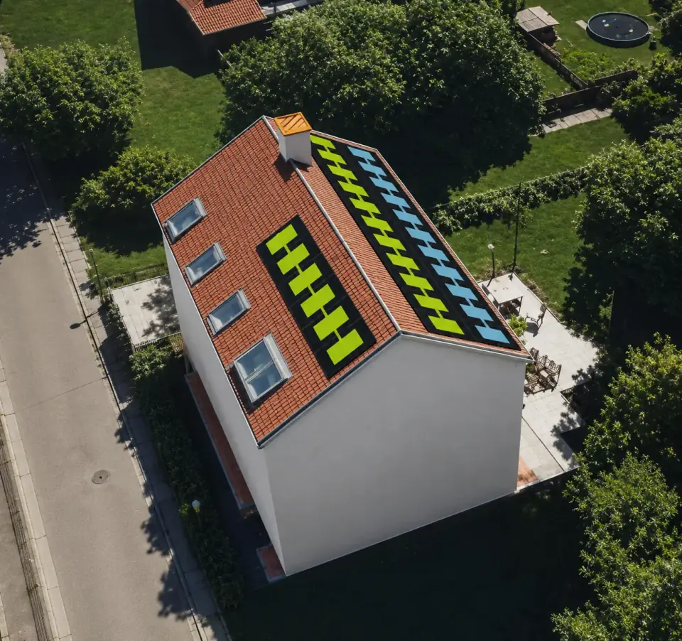 Planungsbeispiel einer Photovoltaikanlage mit Süd- und Nordmodulen auf einem Satteldach