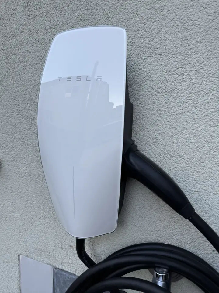 Tesla Wall Connector als Beispiel fuer Wallbox Auswahl und Elektroauto Laden zuhause
